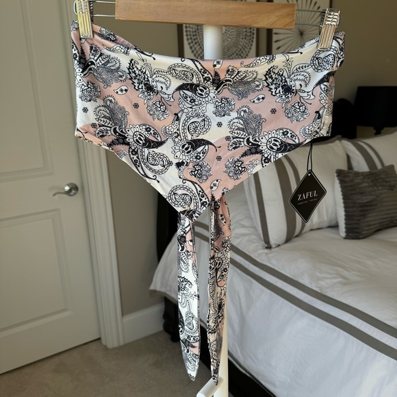 Zaful Paisley Knotted Bandeau - Picture 3 of 5